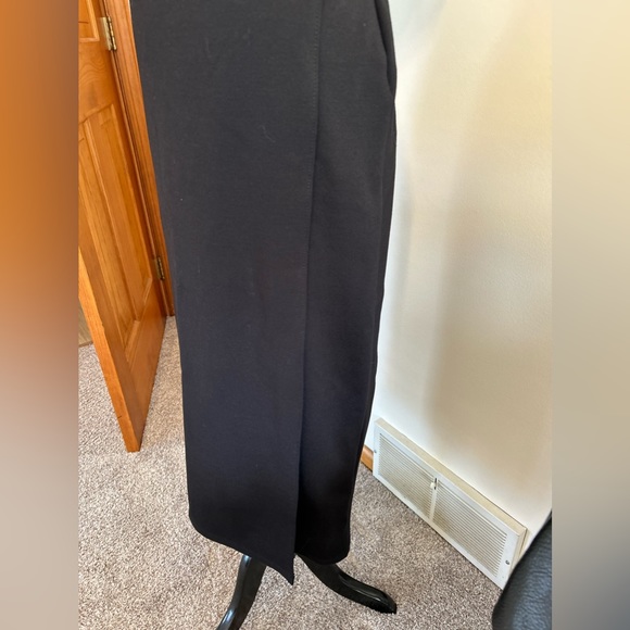 Pre-owned..Liz Claiborne black skirt size M. - Picture 3 of 5